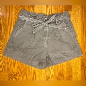 American Eagle high rise khaki shorts with pleats & belt 4in inseam